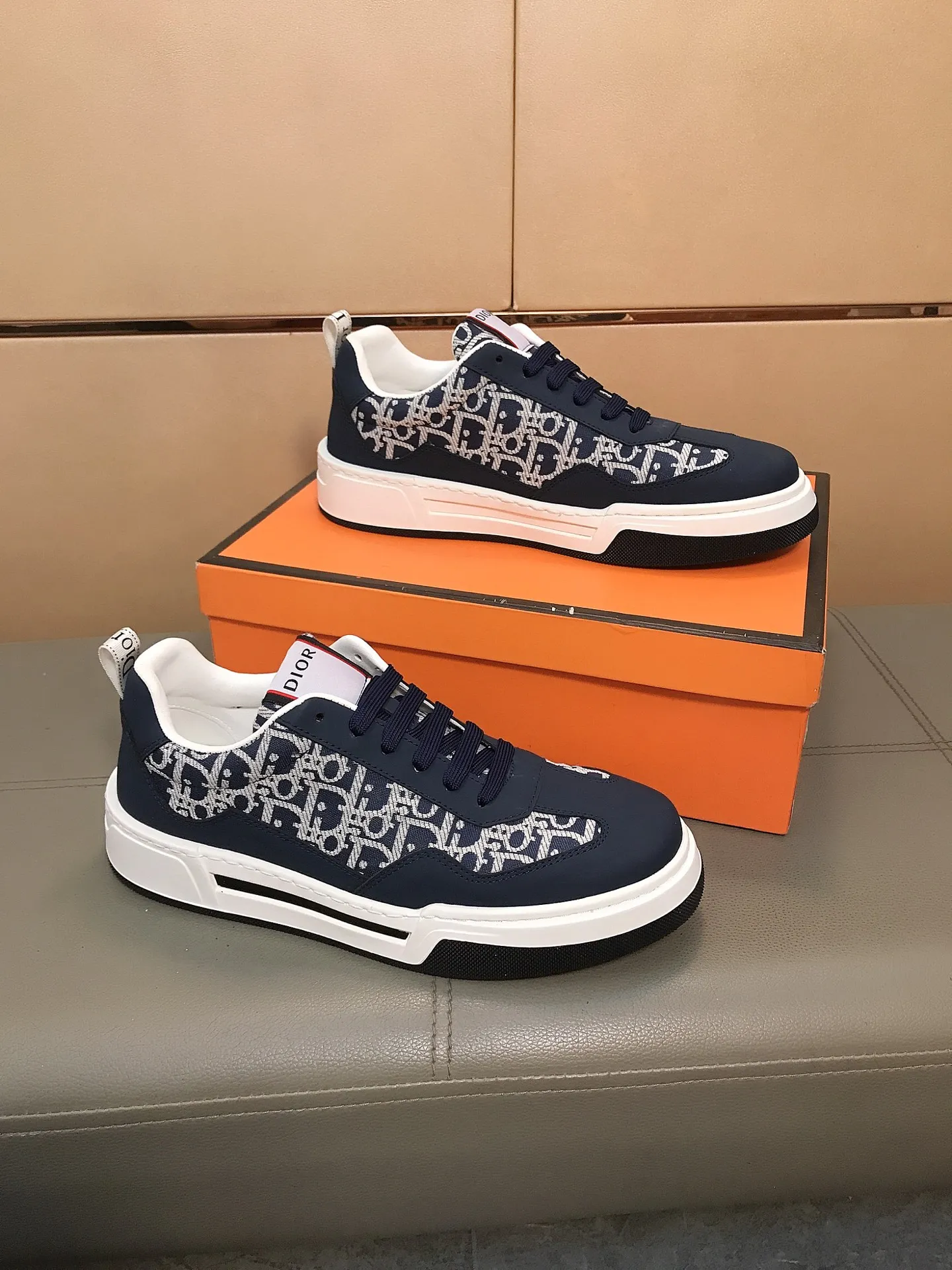 Factory price 400 ↔️↔️ (Dior) new men's casual sports shoes 👣 Full of charm, luxury style gentleman shoes. Upper: Made of imported Italian cowhide + printed fabric, sheepskin lining. Branded wear-resistant soles; with classic logos💋The whole pair of shoes is fashionable and casual yet high-end style🎈🎈Size: 38-44